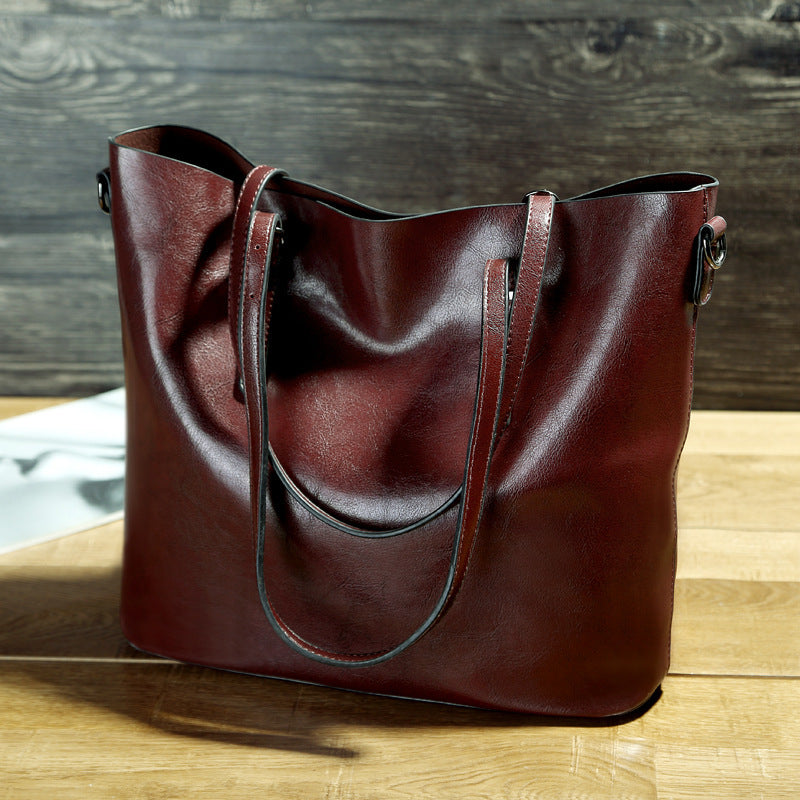 bolso bandolera censillo con sera de aceite, color marron oscuro con cremallera y buen acabado