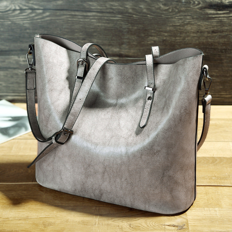 bolso bandolera censillo con sera de aceite, color cris con cremallera y buen acabado