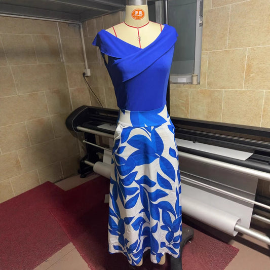 Vestido de mujer con cuello en V estampado, versatil adecuado para personas con mas de 40 y no quieren perer la elegancia 


