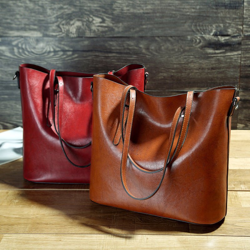 bolso bandolera censillo con sera de aceite, color rojo oscuro