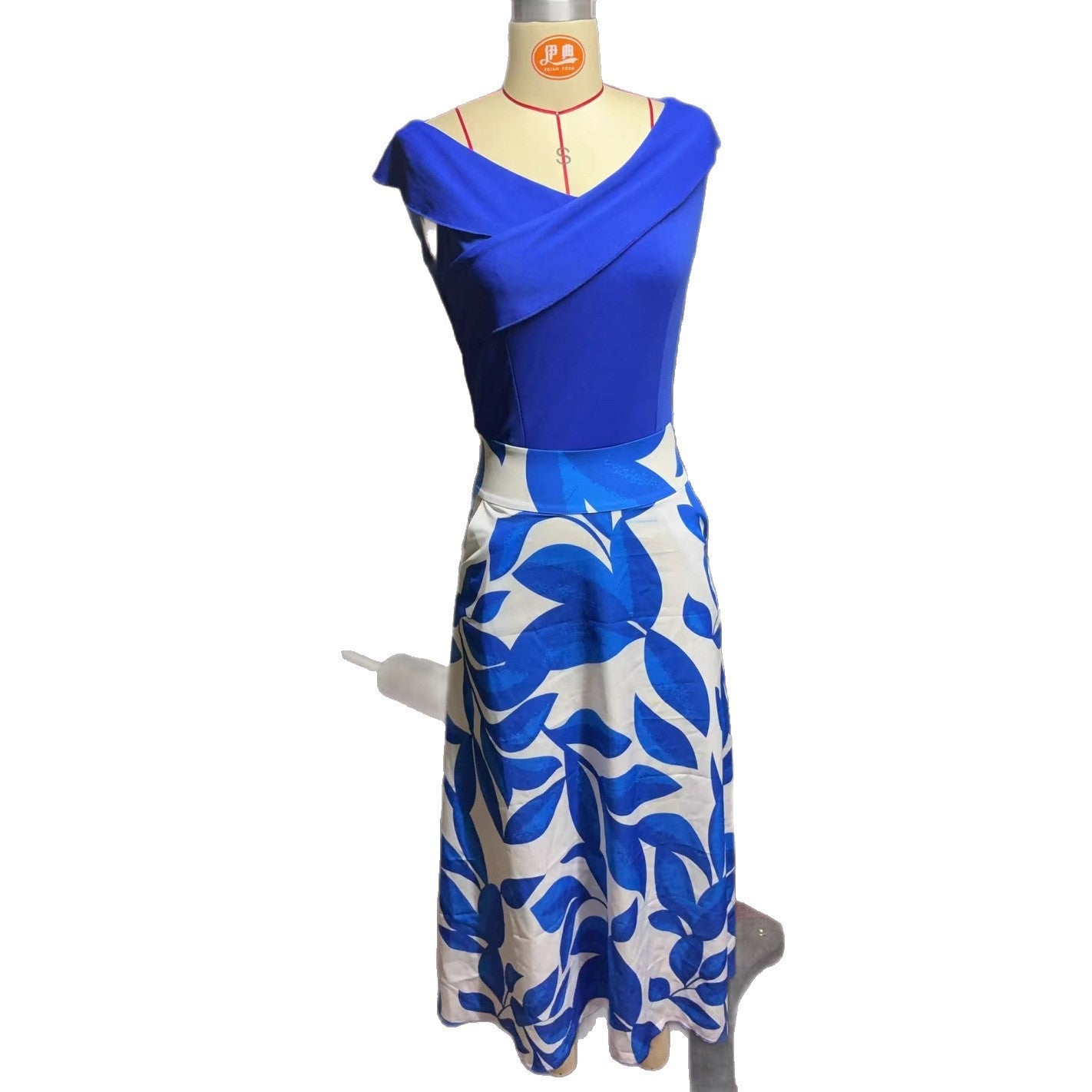 Vestido de mujer con cuello en V estampado, versatil y con muy buen acabado


